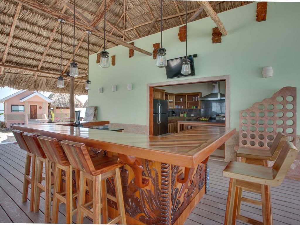 Little Harvest Caye bar