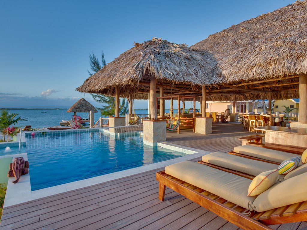 Little Harvest Caye swimming pool