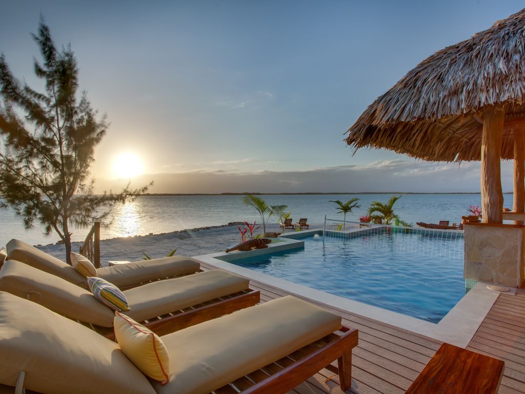 Little Harvest Caye pool