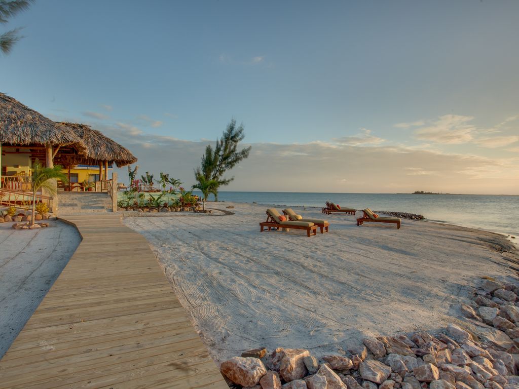 Little Harvest Caye beach