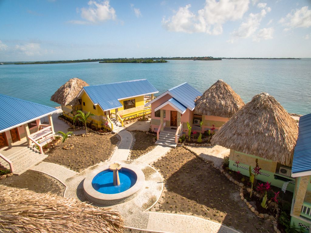 Little Harvest Caye cottages