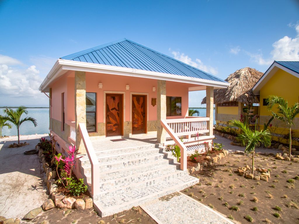 Little Harvest Caye cottage