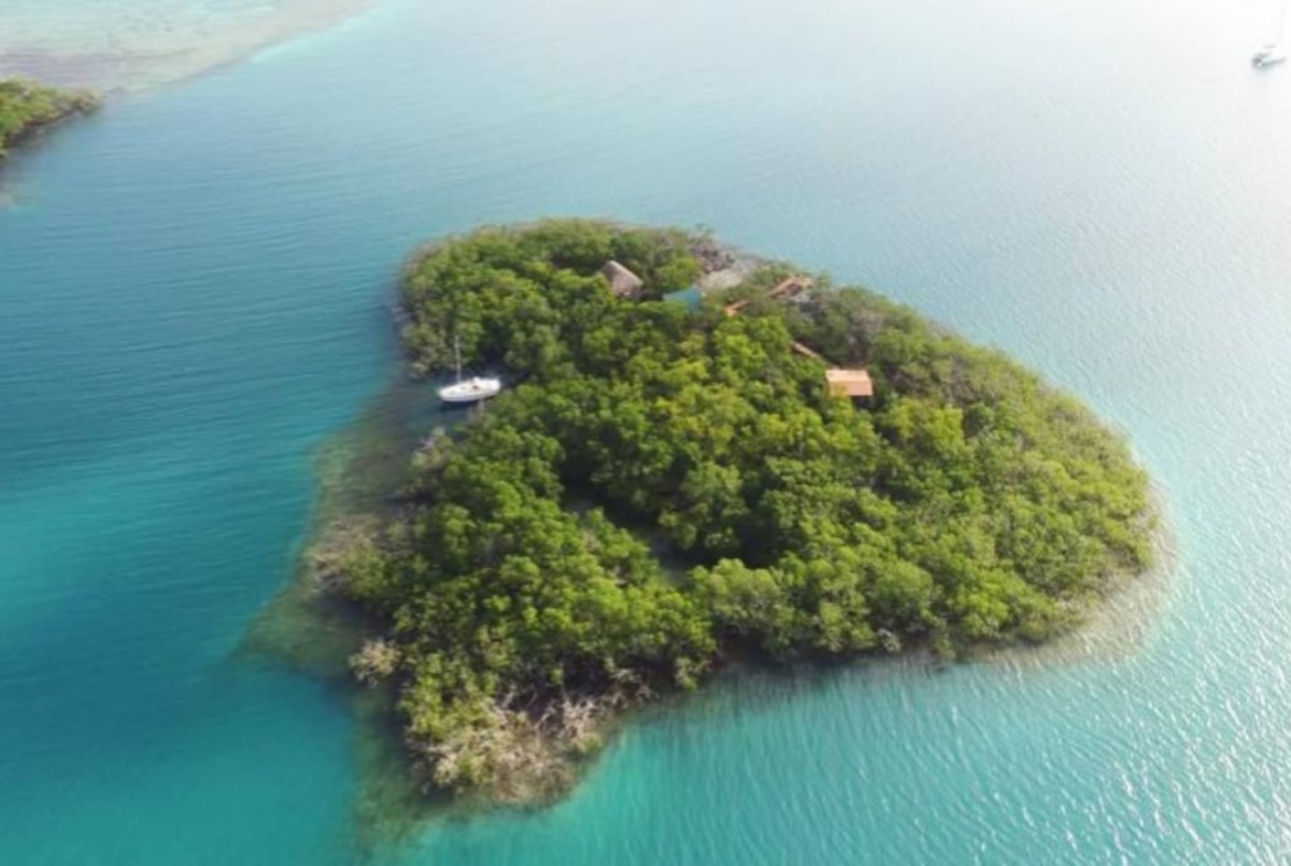 Belize private island rental: Hideaway Caye